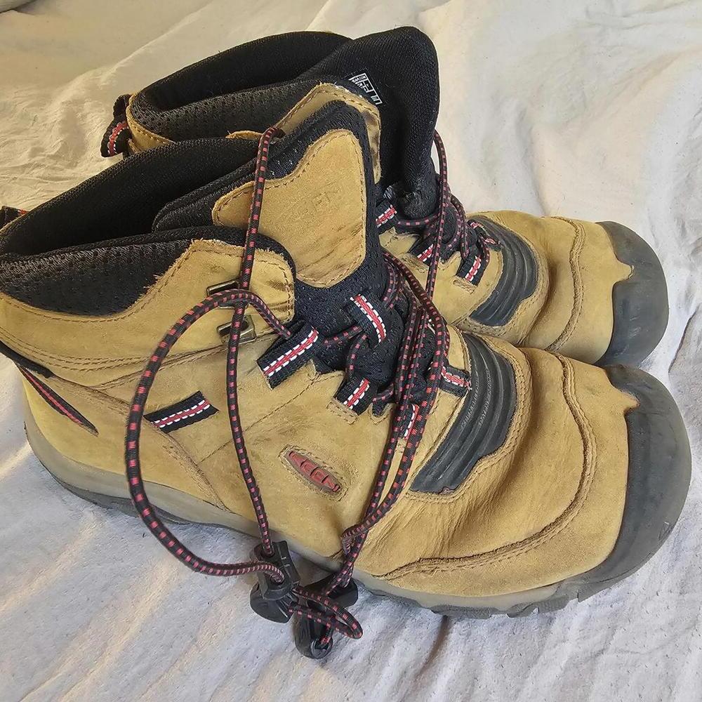 KEEN Yellow and Black Hiking Boots Youth 6